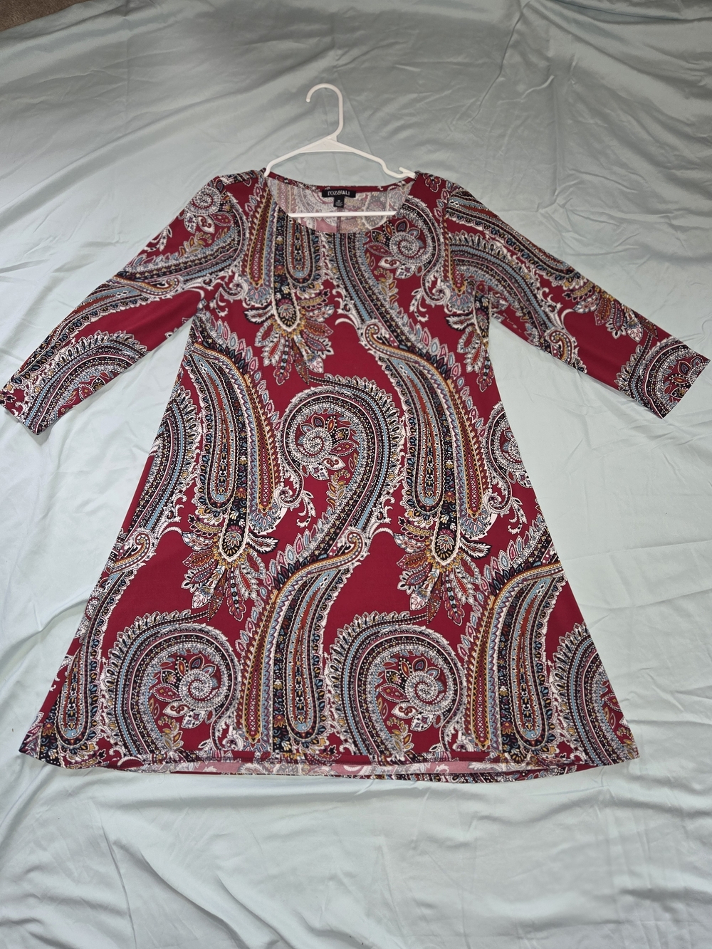 Roz & Ali Paisley Shift Dress Size Medium Burgundy 3/4 Sleeve Stretch Boho